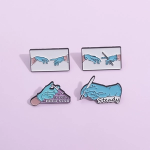 Lot de pins médicaux en émail avec seringue et motifs créatifs de gants chirurgicaux