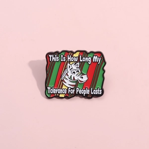 Pin's zèbre arc-en-ciel avec citation humoristique This Is How Long My Tolerance For People Lasts