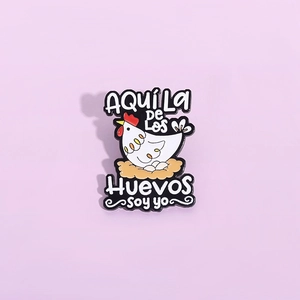 Funny chicken enamel brooch with Spanish slogan on a light purple background