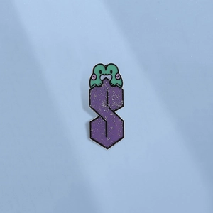 Spilla in metallo rana verde con lettera S viola glitterata distintivo smaltato