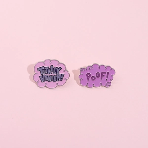 Lot de pins en émail violets POOF! et TOTALLY VANISH! pour vêtements et accessoires