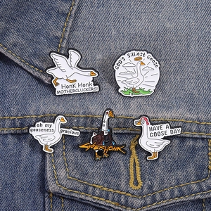 Lot de pins en émail oiseau rigolo avec citations créatives sur veste en jean