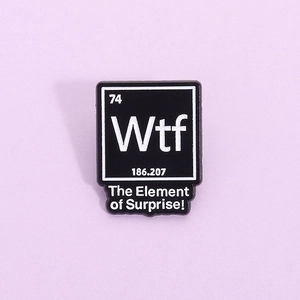 Broche en Émail Élément Chimique Créative WTF Humour Tableau Périodique Badge en Métal pour Vêtements Sac à Dos Bijoux Unisexes