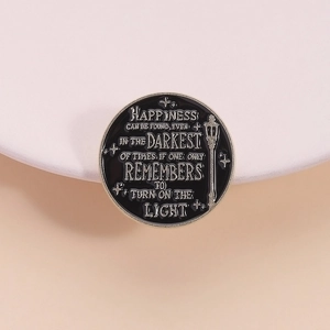 Vintage Round Zinc Alloy Painted Brooch Inspirational Happiness Quote Street Lamp Pattern Enamel Badge Pin Accessory Unisex