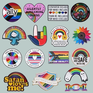 Lot de pins émaillés créatifs avec cœurs arc-en-ciel et signes de paix personnalisés