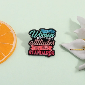 Pin's en Émail Lettres Strong Women Inspirational Badge en Alliage pour Vêtements Sac à Dos Accessoires Bijoux Modernes