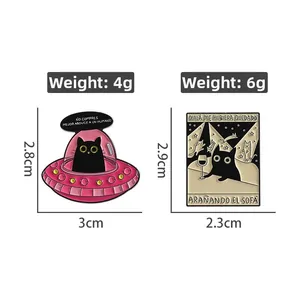 Détail des broches chat noir UFO avec dimensions précises et spécifications de poids