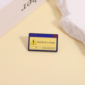 Pin's en émail pop-up d'erreur d'ordinateur rétro avec texte The End Is Near