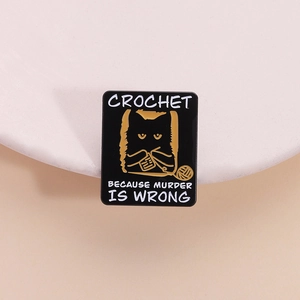 Insigne en Émail Chat Noir Amusant Crochet Because Murder Is Wrong Alliage de Zinc Broche Animale de Dessin Animé pour Décoration de Vêtements Sac