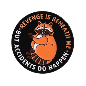Badge en émail de raton laveur sorcière amusant pour sacs à dos et vêtements