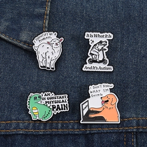 Lot de pins en émail amusants avec motifs grenouille, chien et dinosaure sur denim