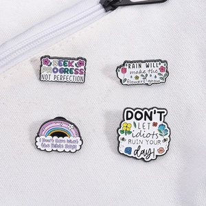 Détails du lot de 4 pin's émaillés aux couleurs pastel avec citations inspirantes