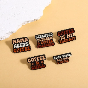Lot de 5 pin's en émail créatifs sur le thème du café avec des slogans typographiques