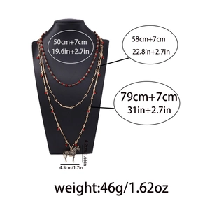 Dreilagige Vintage-Goldkette mit roten Perlen und schwarz-weißem Zebra-Anhänger