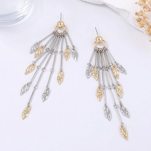 Elegante Ohrringe mit Gold- und Silberquasten und geometrischen Blattanhängern