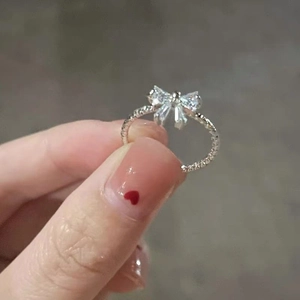 Bague papillon élégante en argent avec cristaux de zircone scintillants et anneau ouvert