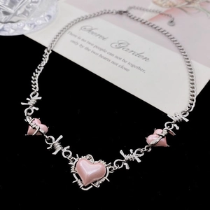 Pink heart pendant necklace with thorny silver metal chain for women in y2k style