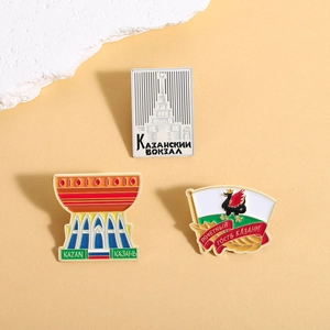 Ensemble de pin's émaillés souvenirs avec monuments de Kazan et motifs de dragon Zilant