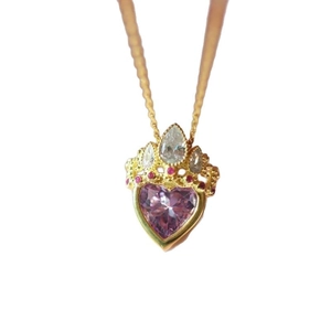 Pendentif couronne en forme de cœur avec gemme violette et zircons étincelants