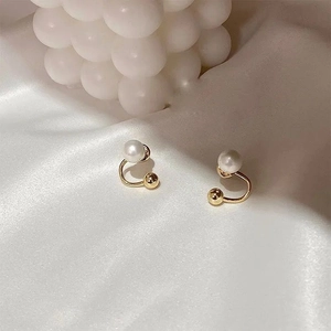 Elegant U-shaped gold pearl stud earrings with S925 silver needle on white silk fabric