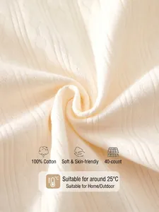 Détail du tissu 100% coton pour barboteuse bébé blanc crème, maille haute densité 40s