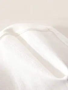 Weißer Baby-Body aus Baumwolle mit hochwertiger nahtloser Flatlock-Verarbeitung für Komfort