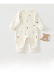 Details von Baby-Baumwoll-Einteiler mit Bärenmuster und weichen Rippbündchen