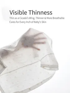Barboteuse bébé en coton blanc respirant avec imprimé floral jaune, tissu ultra-fin