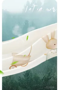 Gros plan du tissu de body bébé avec motifs lapins montrant la maille respirante
