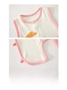 Détails du body bébé en coton avec boutons-pression et coutures renforcées