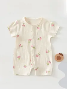 Détail du barboteuse nouveau-né à manches courtes avec imprimé tulipe sur tissu gaufré