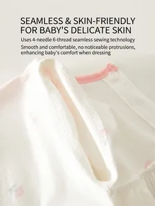 Body bébé à manches courtes avec motif cerise rose et coutures plates de haute qualité