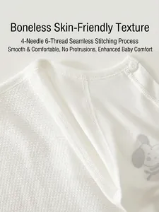 Weißer kurzärmeliger Baby-Body mit flachen Nähten und Welpen-Druck für Neugeborene