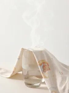 Breathable cotton baby bodysuit featuring cute bear prints showing high steam permeability
