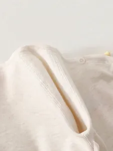 Maillot bébé en coton bio avec coutures plates premium à quatre aiguilles et six fils