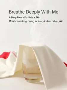 Body bébé en coton blanc cassé respirant démontrant l'évacuation de l'humidité