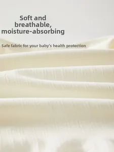 Gros plan sur le tissu en coton côtelé beige montrant une texture douce et respirante
