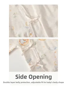 Détail de chemise bébé avec liens en coton doux et motifs mignons d'ours et de lune