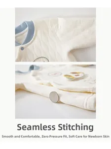 Détail de couture sans os et texture en coton matelassé sur ensemble bébé thermique