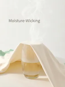 Body bébé en maille de coton crème respirante montrant une haute perméabilité à l'air