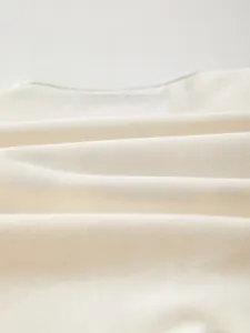 Gros plan sur le tissu en coton doux et respirant pour barboteuse nouveau-né