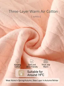 Combinaison bébé en coton matelassé rose avec une structure thermique chaude à 3 couches