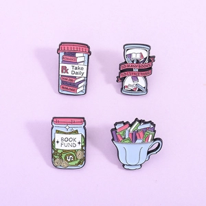 Créatif Dessin Animé Livre Thème Broche Émaillée Alliage de Zinc Épingles de Lecture Littéraire Sablier Bouteille Badge Bijoux Cadeau