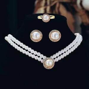 Bijoux Künstliche Perles Élégants Femme Collier Double Rang Pendentif Strass Boucles d'Oreilles Clous Bague Mariage Banquet Style Français