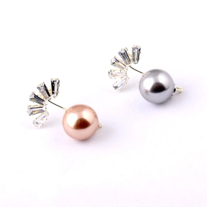 Elegante Pfau-Ohrringe in Gold mit rosa und grauen Perlen und Kristalldekorationen