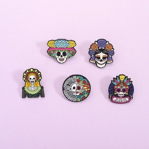 Spilla in Smalto in Lega di Zinco Personalizzata Cartone Animato Teschio Giorno dei Morti Distintivo Spilla Regalo per Halloween Unisex