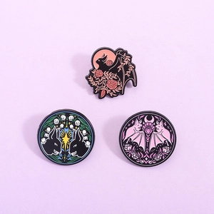 Lot de 3 épingles en émail de chauve-souris gothique et fleurs au design fantastique