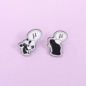 Ensemble de broches en émail créatives avec vache mignonne et chat noir et bulles grecques
