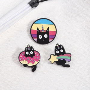 Lot de 3 broches émaillées licorne chat noir mignon sur fond de toile blanche