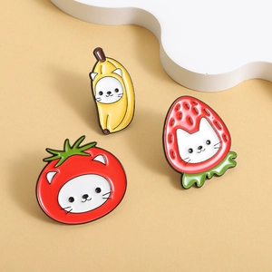 Lot de pins émaillés chats fruits mignons avec motifs fraise banane et tomate